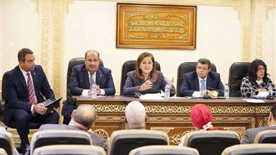 أيمن سليمان: نخطط لتكوين مركزًا إقليميًا للطاقة المتجددة ولتصدير الوقود الأخضر