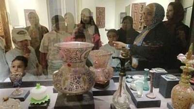 من مختلف الجنسيات.. متاحف الإسكندرية تستقبل سائحين للتعرف على المقتنيات الملكية والأثرية