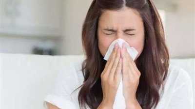 استشاري أمراض صدرية يوضح أبرز أعراض الفيروس المخلوي