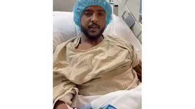 أول ظهور للاعب السعودي ياسر الشهرانى في المستشفى بعد إصابته في مباراة الأرجنتين