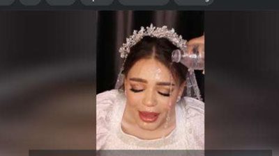 كلاكيت 3 مرة.. ميك أب آرتيست  تفسد مكياج عروسة برش مية على وشها