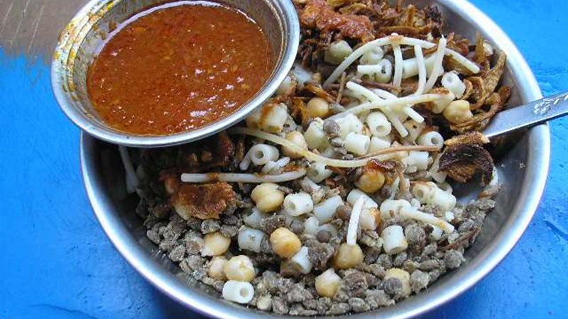 علبة كشري تنهي حياة