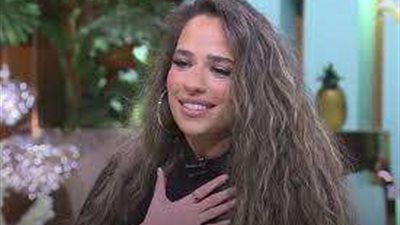 «اعتمدت على نفسي ليس على اسم والدي».. أبرز تصريحات هنا إبراهيم يسري في «معكم منى الشاذلي»