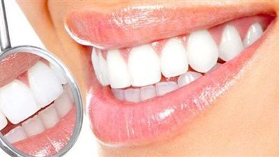 3 وصفات طبيعية لتبييض الأسنان في دقيقتين.. من قلب مطبخك