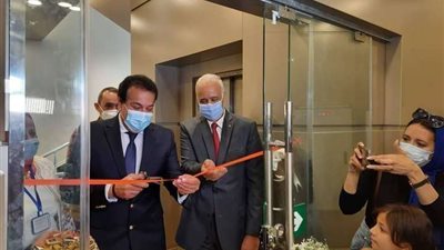 وزير التعليم العالي ورئيس جامعة الإسكندرية يفتتحان متحف مقتنيات الجامعة (صور)