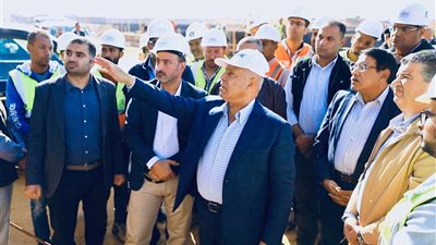 وزير النقل يتفقد مواقع العمل  بالخط الثانى للقطار الكهربائى السريع