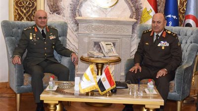 الفريق أسامة عسكر يلتقي قائد الحرس الوطني القبرصي