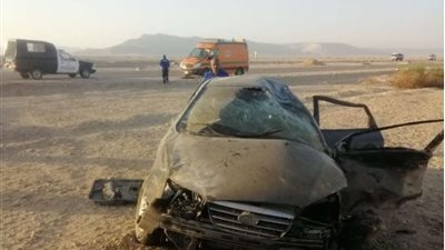بالأسماء.. إصابة 4 أشخاص إثر انقلاب ملاكي على صحراوي قنا