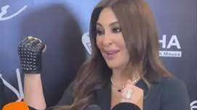 إليسا تكشف عن سبب ارتدائها قفازًا منذ فترة