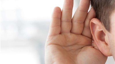 حافظ على أذنيك.. عوامل تزيد من خطر الإصابة بفقدان السمع