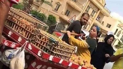 بعد واقعة إهانته.. الحكومة تصرف هذا التعويض لبائع التين