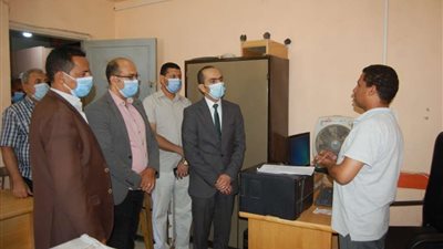 نائب محافظ سوهاج يتفقد سير العمل بإدارة خدمة المواطنين بمركز ومدينة أخميم