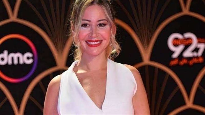 الفنانة منه شلبي