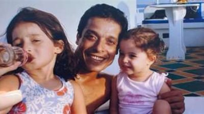 مريم وزينة عامر منيب تحييان ذكرى وفاة والدهما