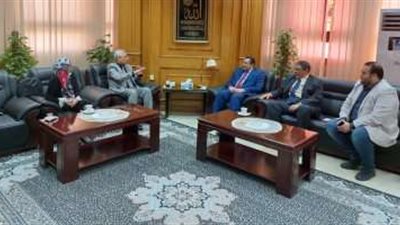 رئيس جامعة المنيا يستقبل رئيس الإدارة المركزية لطب الأسنان بوزارة الصحة