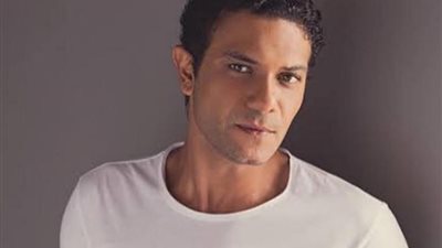 وصلة رقص آسر ياسين في إعلانه الجديد.. فيديو