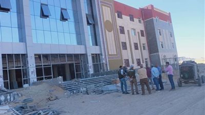 رئيس جامعة الوادي الجديد يتفقد مبنى كلية الزراعة الجديد