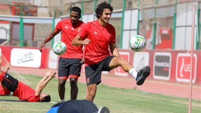 فقرة خاصة للاعبي وسط الأهلي