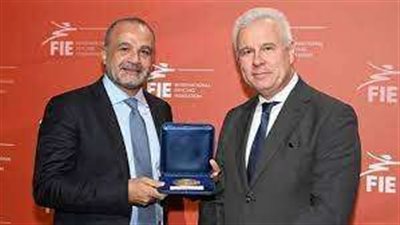 تكريم منتخب مصر للسلاح كأفضل فريق في العالم لهذة اللعبة