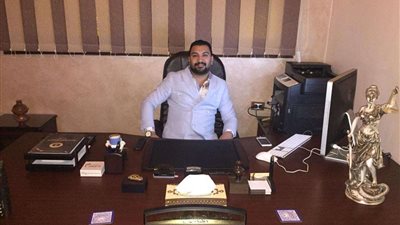 خبير قانوني: مأمور الضبط في قضية منة شلبي وقع في سقطة أخلاقية