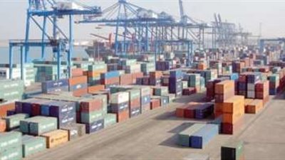 ميناء دمياط يستقبل 27 سفينة خلال 24 ساعة ماضية منها HUGH GIANT