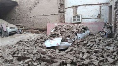 بالأسماء.. مصرع طفلة وإصابة شقيقيها سقط عليهم حائط بقنا