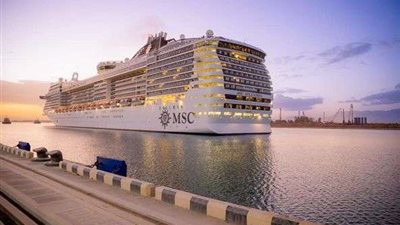 تقل 2200 سائح.. وصول السفينة السياحية Splendida ميناء السخنة