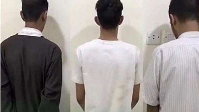 القبض على 3 أشخاص انتحلوا صفة النساء واستدرجوا الشباب.. تفاصيل