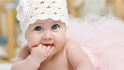 تحذير خطير.. أم تتفاجأ بـ رضيعتها في موقع للتحرش بالأطفال