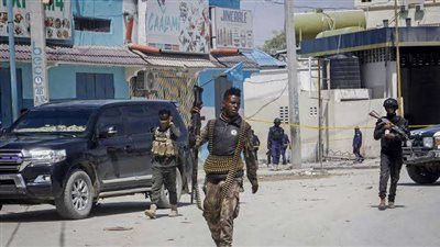 ارتفاع حصيلة هجوم إرهابي على فندقًا بالقرب من القصر الرئاسي بالصومال إلى 15 قتيلاً