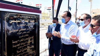 رئيس الوزراء يشهد تشغيل خط الشحن البحري بميناء الحمراء البترولي بالعلمين الجديدة