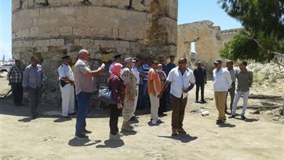 بالصور.. أكبر حملة لإزالة التعديات على برج ٢ الآثري بمنطقة الطابية بالإسكندرية