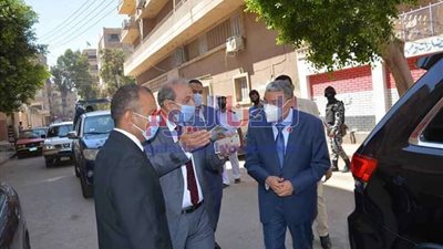محافظ المنيا يقرر تشكيل مجموعة عمل للمتابعة الميدانية ويشدد على تحقيق الانضباط الإداري
