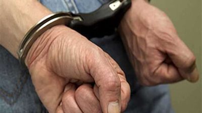 شرطة النقل تلقي القبض على هارب محكوم عليه بــ25 سنه