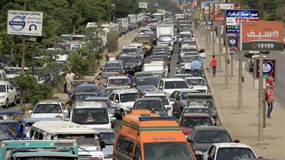 النشرة المرورية.. حالة من الكثافة والتابطؤ بشوارع القاهرة والجيزة