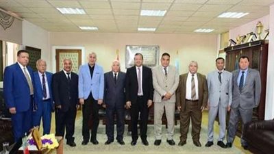 رئيس جامعة سوهاج يستقبل لجنة من المجلس الأعلى للجامعات لتفعيل البرامج الجديدة