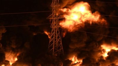 حريق هائل بمصنع ثلاجات في العاشر من رمضان