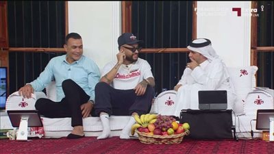 الحضري يشارك صورة برفقة شبيه نيمار ويعلق: قاعد معانا شوية