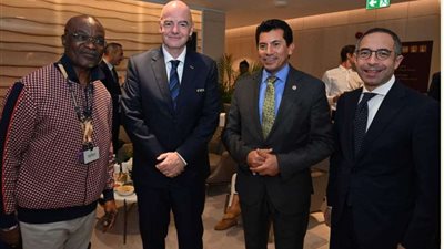 وزير الرياضة يلتقى رئيس الفيفا خلال مباراة تونس وفرنسا بكأس العالم بقطر