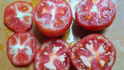 رئيس لجنة سلامة الغذاء تكشف حقيقة الطماطم المسرطنة