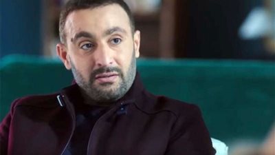 أحمد السقا يشوق جمهوره  لمسرحيته الجديدة