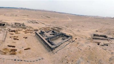 الكشف عن مبنى جنائزي ضخم ونماذج من بورتريهات الفيوم بموقع جرزا الأثري