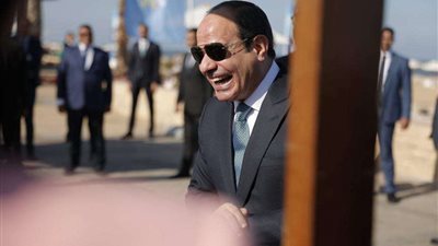 بالفيديو.. الرئيس السيسي يلتقي بعددا من المزارعين بقرية الحصص في شربين ويتحدث معهم