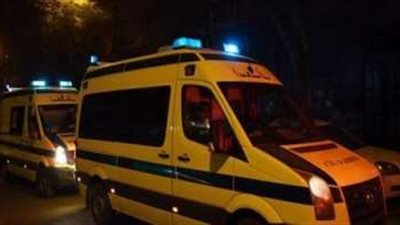 إصابة زوجين وطفليهما إثر انقلاب موتوسيكل في قنا