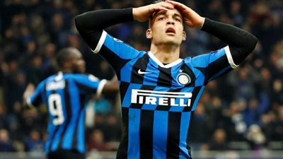 بعد هزيمة فريقه بالأمس.. برشلونة يتخذ قرارًا بشأن التعاقد مع لاوتارو