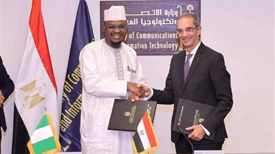 وزير الاتصالات ونظيره النيجيري يوقعان مذكرة تفاهم لتعزيز التعاون بين البلدين