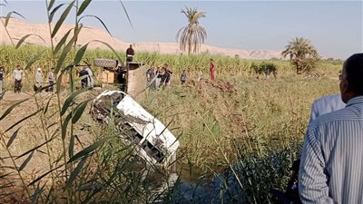 نتيجة السرعة الزائدة.. إصابة شخصين بحادث انقلاب سيارة بالمنيا