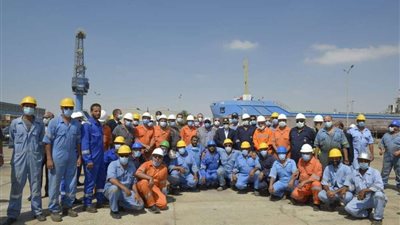 الفريق أسامة ربيع يتابع معدلات العمل بترسانة بورتوفيق البحرية وشركة ترسانة السويس