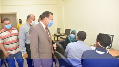 بالصور.. مكتب التنسيق بجامعة الوادي الجديد يستقبل طلاب المرحلة الأولى للثانوية العامة