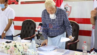 لقاء القمة.. مرتضى منصور يعرض اللقاء على 12 شاشة عرض بمقر نادي الزمالك